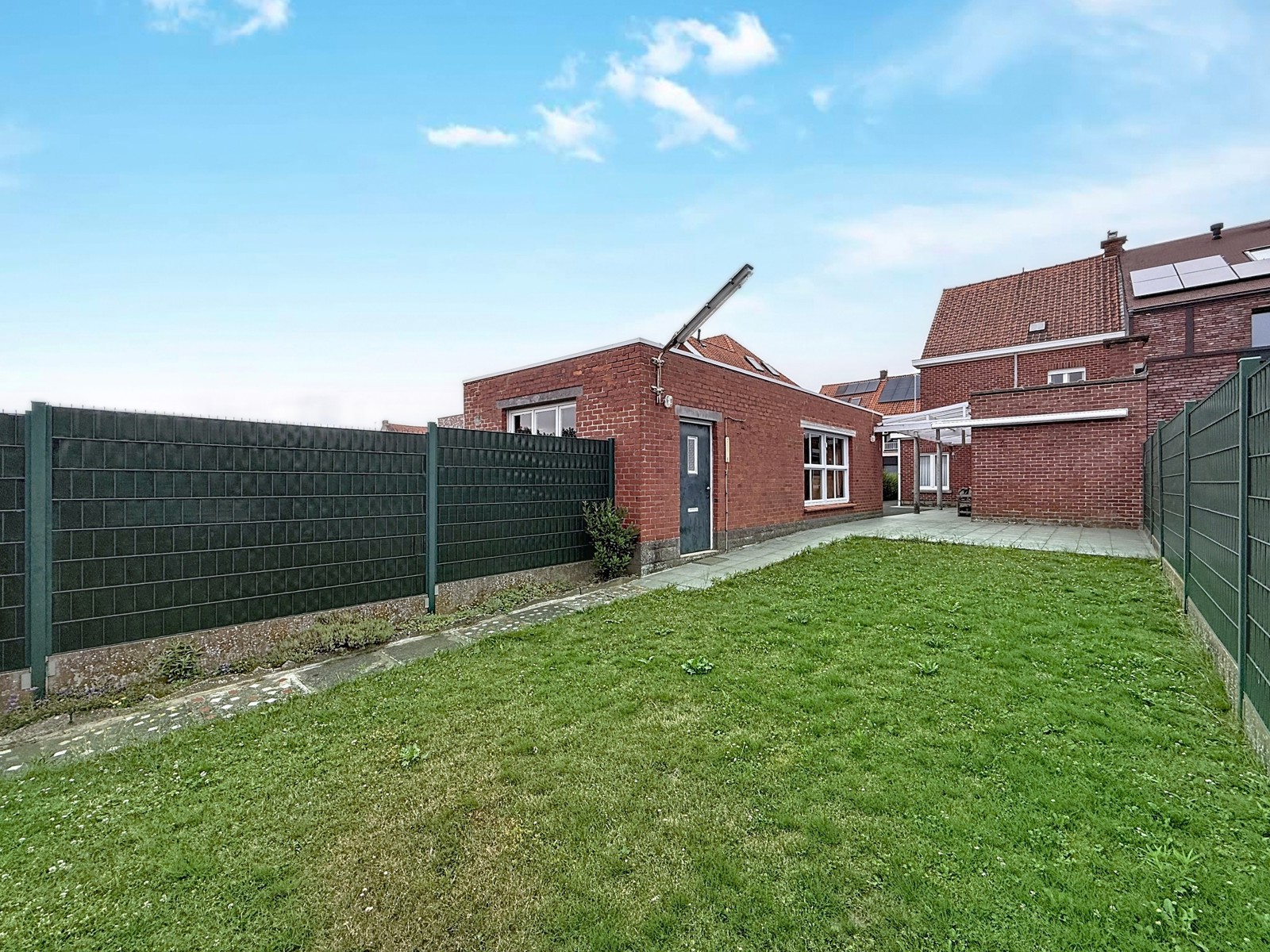 Charmante halfopen woning met 3 slpks en groot potentieel - foto 2