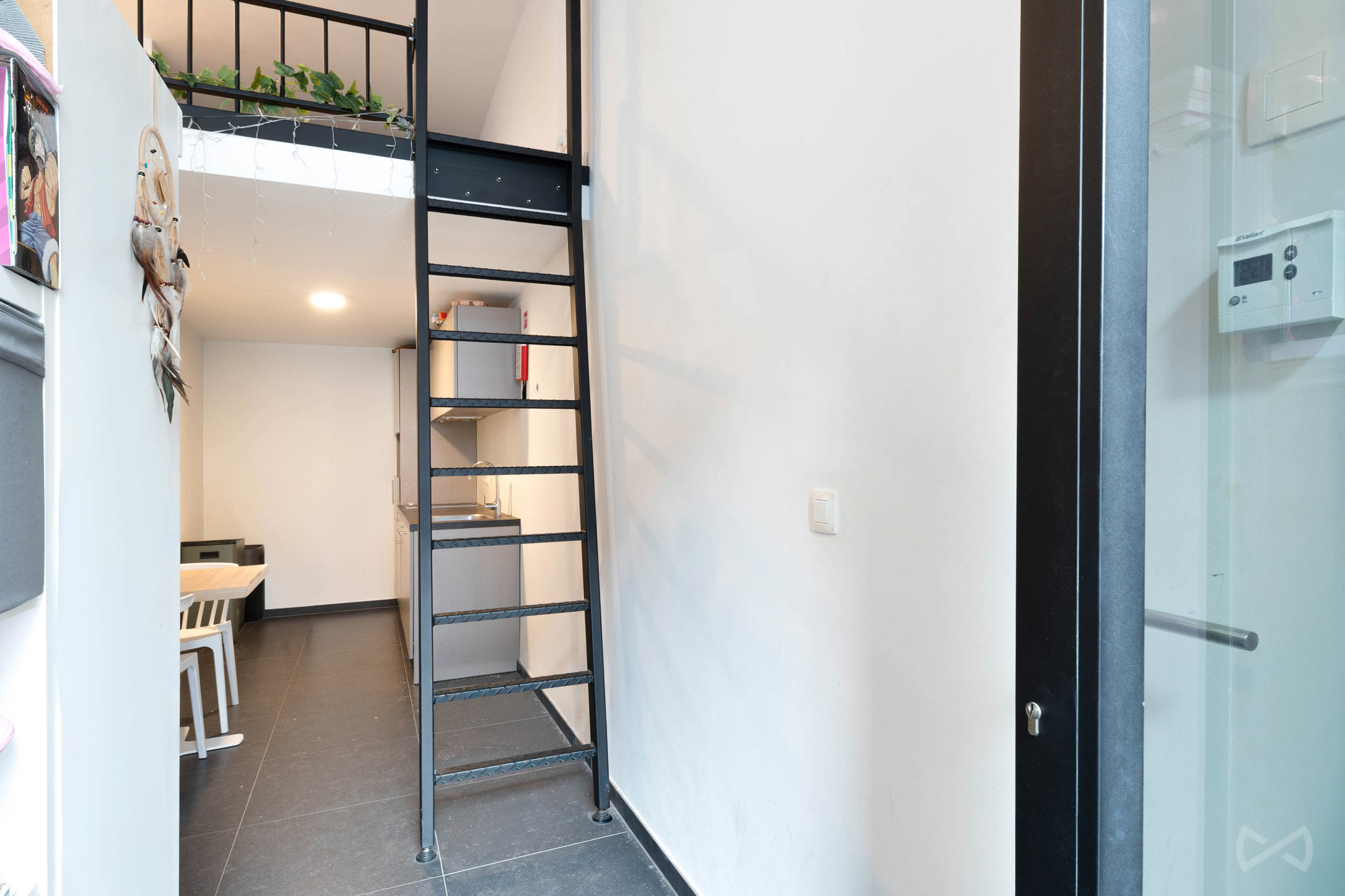 Ruime vernieuwde studio met private inkom - foto 2