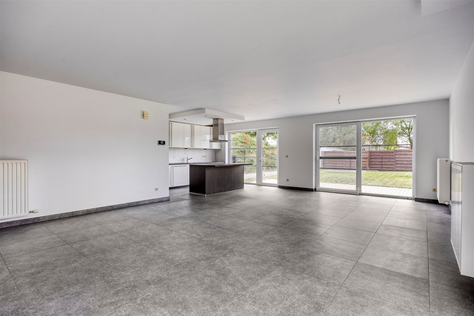 Instapklaar gelijkvloers appartement met 2 slaapkamers, ruime tuin en parkeergelegenheid op een rustige toplocatie in Opitter.  - foto 3