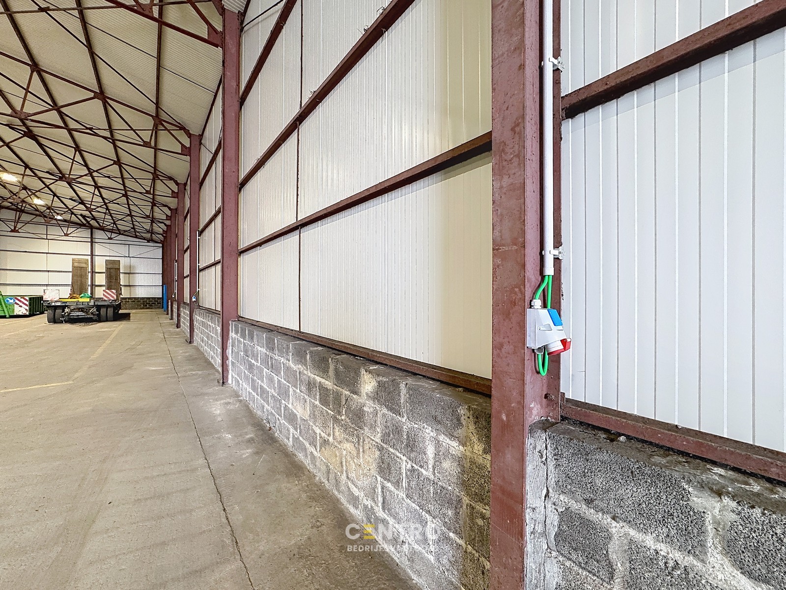 Geïsoleerd MAGAZIJN (1.000m²) te huur met mezzanine (85m² op industriezone te Zedelgem - foto 5