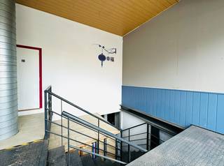 Welkom te Dokter De Putterplein 3 - Bornem.Heb je nood aan een zeer ruim handelspand én centraal gelegen, dan heb je hier 160m² aan mogelijkheden...