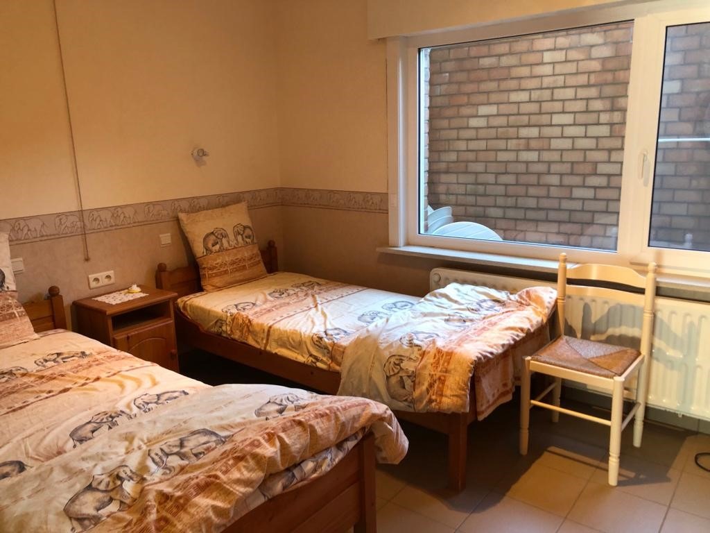 Gelijkvloers 1 ongemeubeld 1 slpk app met koer in romantische Duinenwijk - Gerenoveerd - foto 4