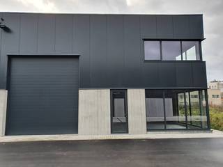 Unité PME d'environ 178 m² à louer à Wielsbeke. L'entrepôt est situé à proximité de différentes routes d'accès. Deux places de parking...