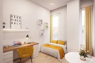 <br />Deze stijlvolle, volledig bemeubelde studentenkamer combineert modern comfort, kwalitatieve en duurzame materialen én beschikt over een eigen sanitaire voorziening.<br /><br />Als bewoner geniet u van uitzonderlijke gemeenschappelijke faciliteiten in het gebouw, waaronder studieruimtes, een fitnessruimte, gedeelde keukens en gezellige ontspanningsruimtes. <br /><br />De ligging is absoluut top: pal in het centrum van Kortrijk en op fietsafstand van alle hogescholen en de universiteit.<br /><br />Voordelen voor u als investeerder:<br />- Volledige ontzorging: Een professionele beheerpartner (Odalys) regelt alles voor u — van huurdersselectie en contracten tot onderhoud en administratie.<br />- 12 jaar huurgarantie: U bent verzekerd van vaste inkomsten, zonder risico op leegstand.<br />- Geen bijkomende kosten: Geen zorgen over onroerende voorheffing, verzekeringen, gemeenschappelijke kosten of onderhoud.<br /><br />Keuze uit afwerking: <br />Beschikbaar in de types Basic, Premium en Premium+.<br /><br />Prijzen vanaf € 134.500 (exclusief kosten).<br /><br />Wilt u meer weten over deze unieke kans om zorgeloos te investeren in een hoogwaardige studentenkamer in Kortrijk? <br /><br />Neem contact op via 056 22 55 66.