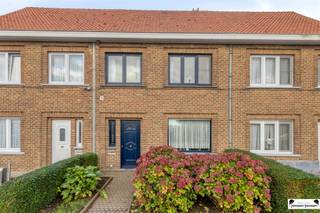 Op de verbindingsweg tussen Oostende en Brugge bevindt zich deze woning met bijzonder veel potentieel. Een ideale keuze voor wie graag nog...