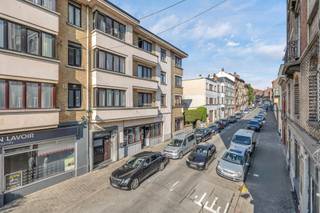Voor meer info of bezoek, bel 02 884 23 23 - Instapklaar appartement met twee slaapkamers in Anderlecht. Het appartement heeft een oppervlakte van...