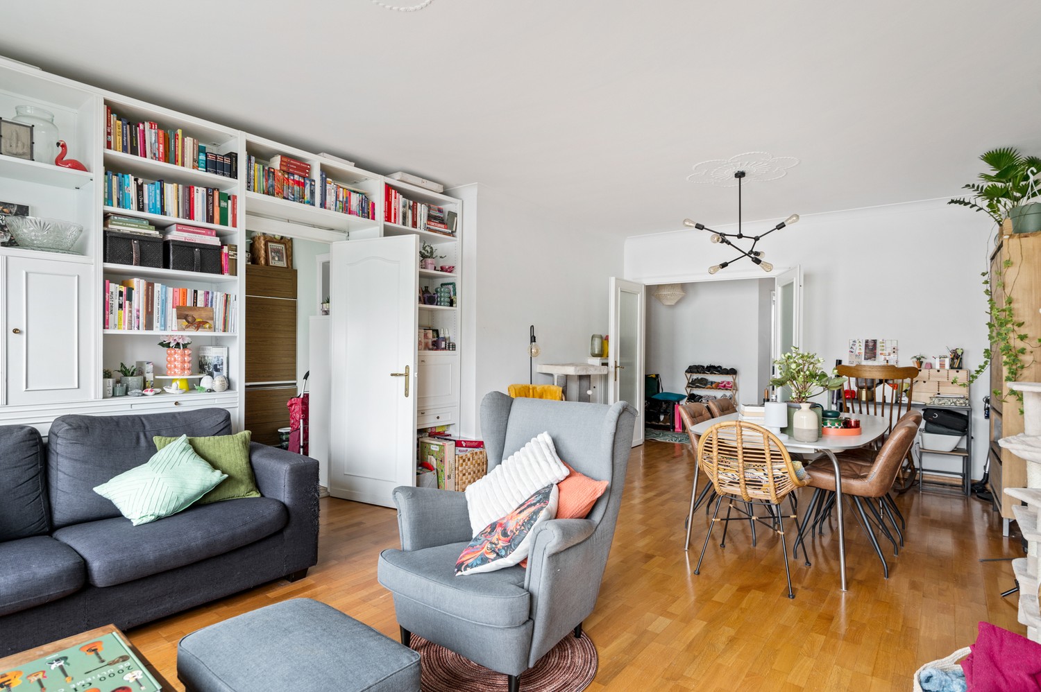 Appartement met 2 slaapkamers en kelderberging op de 3de verdieping in het centrum van Deurne! - foto 5