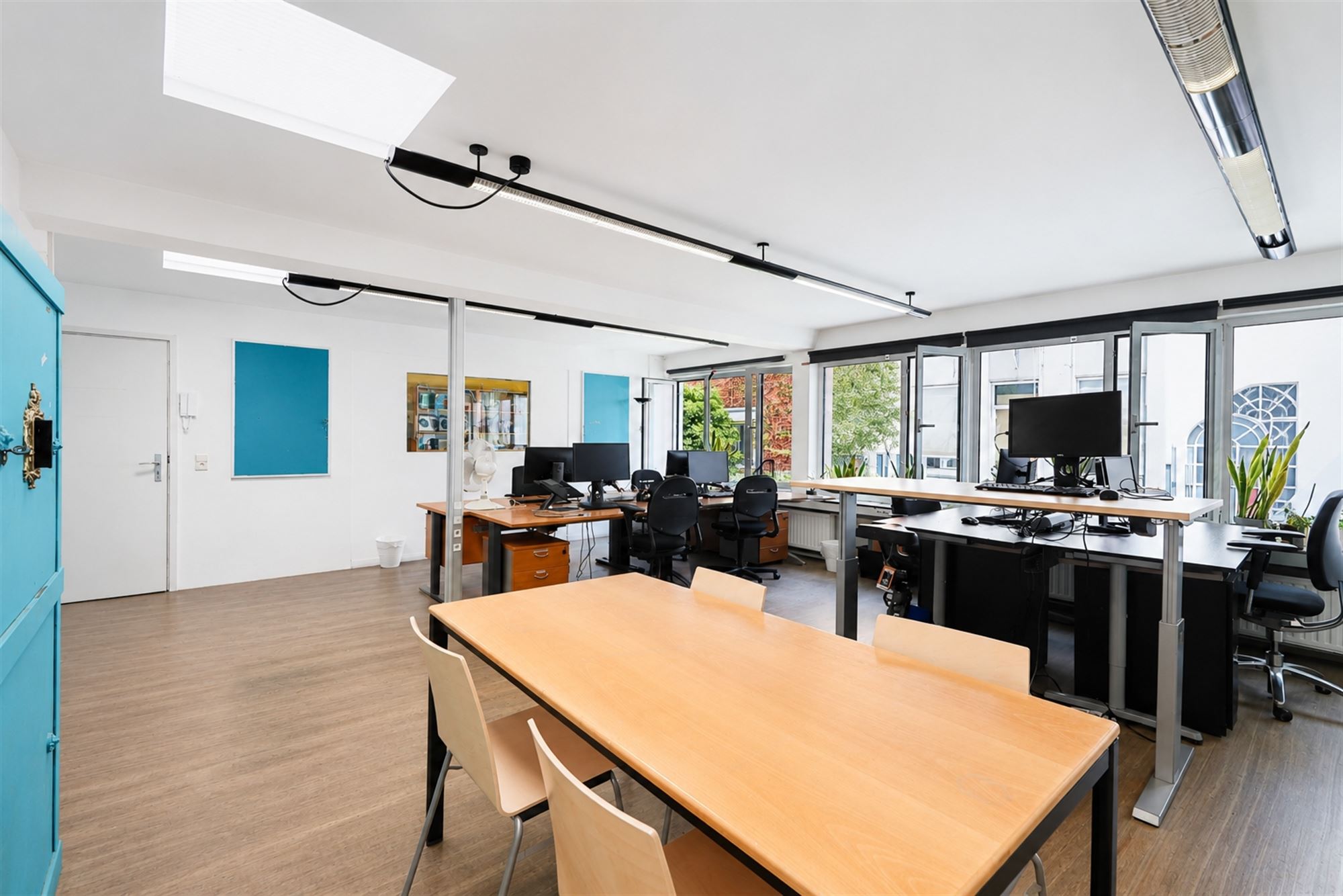 Lichtrijke kantoorruimten met archief - 293 m² over 2 identieke niveaus - foto 3