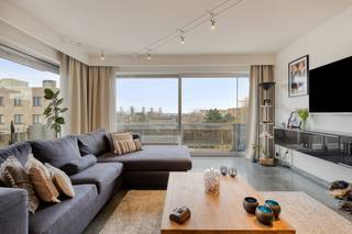 Op zoek naar een zeer ruim appartement met een prachtig uitzicht op Linkeroever?Dan is dit pareltje absoluut een bezoek waard.Je betreedt het...