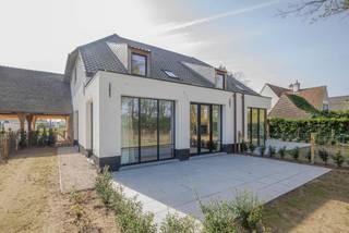 LiggingHet prestigieuze project “VIER” bestaat uit vier weelderige halfopen woningen, omgeven door een idyllisch, rustiek landschap. Elke woning...