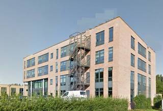 Kantoren te huur in een aangenaam bedrijvenparkje vlakbij de E19. Hotel aanwezig op de site!