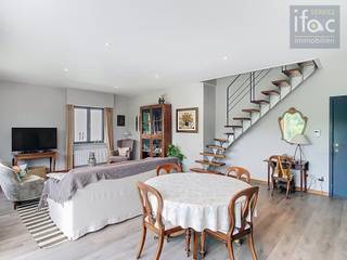Zeer ruim duplexappartement met 4 slaapkamers op ideale locatie dichtbij het centrum van Tervuren. Eerste verdieping: Inkomhal (11m²) met apart...