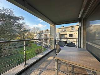 Op deze rustige locatie nabij het centrum van Wommelgem betreden we dit appartement via de inkomhal. Het beschikt over een grote,...