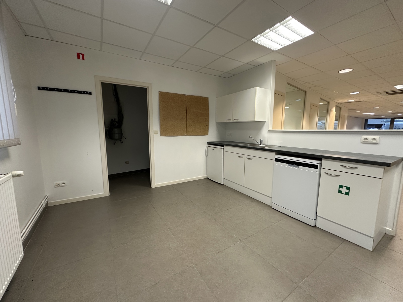 Volledig instapklare kantoorruimte op toplocatie!  - foto 4