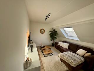 Ontdek dit gerenoveerde dakappartement met 2 slaapkamers, ideaal gelegen in het hart van Overijse, op wandelafstand van openbaar vervoer, scholen...