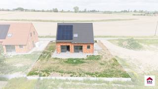 Landelijk gelegen energiezuinige nieuwbouwwoning tussen Tielt en DeinzeOntdek deze ruime nieuwbouwwoning op een perceel van 598 m², rustig gelegen in...