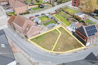 Te koop: Bouwgrond voor halfopen bebouwing – Hoogstraat 24 (Lot 2) – 209 m² – Herzele Deze bouwgrond is rustig gelegen aan de Hoogstraat in...
