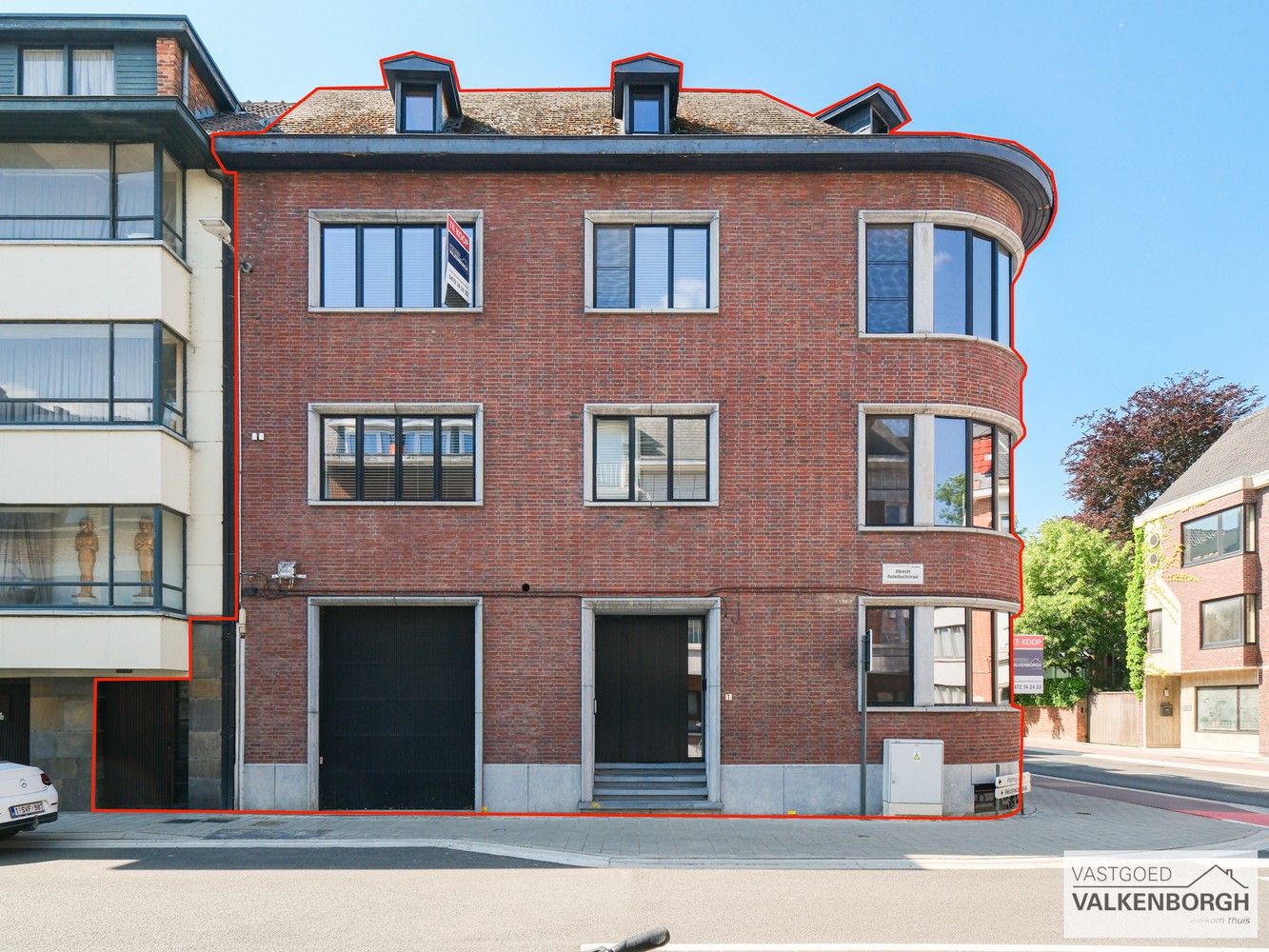 Exclusieve en luxueus afgewerkte herenwoning met lift en inpandige garage in hartje Hasselt. - foto 1