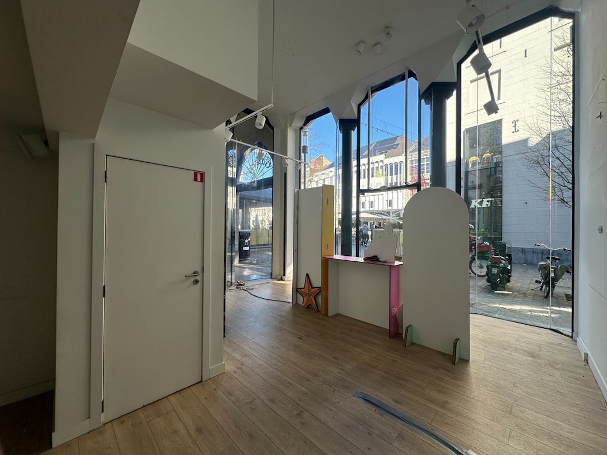Handelspand van ca. 140 m² op topligging in centrum Hasselt met grote vitrine - foto 4