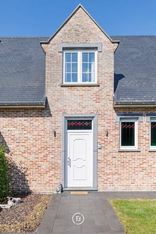 Deze ruime woning gelegen in de rustige buurt van Tongeren, biedt een comfortabele en luxueuze leefomgeving. Met een perceeloppervlakte van 1.861...