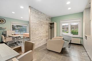 In een bijzonder rustige woonwijk, op wandelafstand van station, scholen en winkels, bevindt zich deze charmante hoekwoning met veel potentieel...