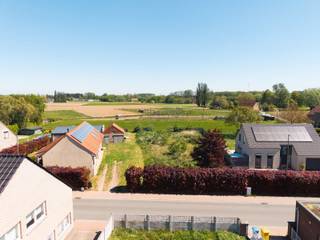 Voor verdere info of een vrijblijvende waardebepaling van uw eigendom: pieter.buedts@homixx.be of 016 199 347.<br /><br />Bent u op zoek naar het ideale perceel om uw droomwoning te realiseren? Homixx Vastgoed stelt u graag deze prachtig gelegen bouwgrond voor centraal gelegen te Kampenhout. Dit perceel combineert een serene woonomgeving met een uitstekende bereikbaarheid van lokale voorzieningen.<br /><br />Met een grondoppervlakte van ongeveer 8are58 biedt dit perceel tal van mogelijkheden voor een residentieel bouwproject.<br />De maximale bouwbreedte bedraagt 12,90 meter, wat u de nodige architecturale vrijheid geeft om een ruime en lichtrijke woning te ontwerpen.<br /><br />Bovendien geniet u hier van volledige gemoedsrust: het perceel is niet overstromingsgevoelig.<br />Dit is een unieke kans voor wie houdt van groen en rust, zonder in te boeten op een centrale ligging.<br /><br />Neem contact op met Pieter via 016 199 347 of pieter.buedts@homixx.be voor meer informatie.
