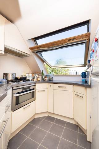 Idéalement situé dans un environnement résidentiel recherché, à proximité des commerces, transports, écoles et du parc Montjoie, ce...