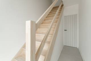 Dit ruime appartement vinden we terug op de eerste verdieping van een kleine residentie van 6 entiteiten op de Hamonterweg te Pelt. Dit...