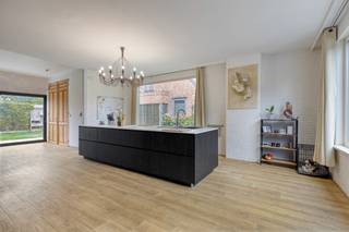 U kunt een BOD uitbrengen op deze woning, rekening houdend met de AANVANGSPRIJS van € 429.000,00 , elk hoger BOD wordt voorgelegd aan de eigenaars...