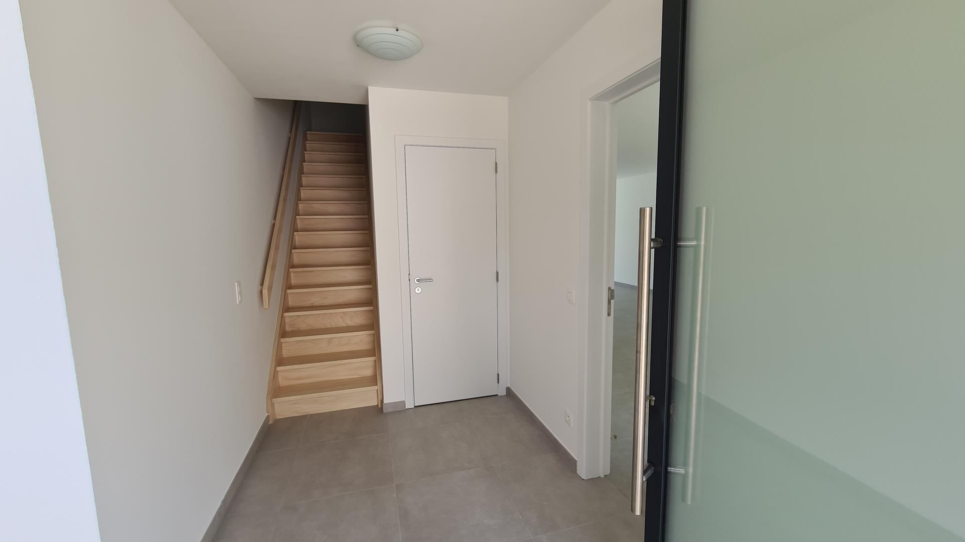 Instapklare nieuwbouwwoning met 3 slaapkamers (145 m2), garage en tuin. - foto 3