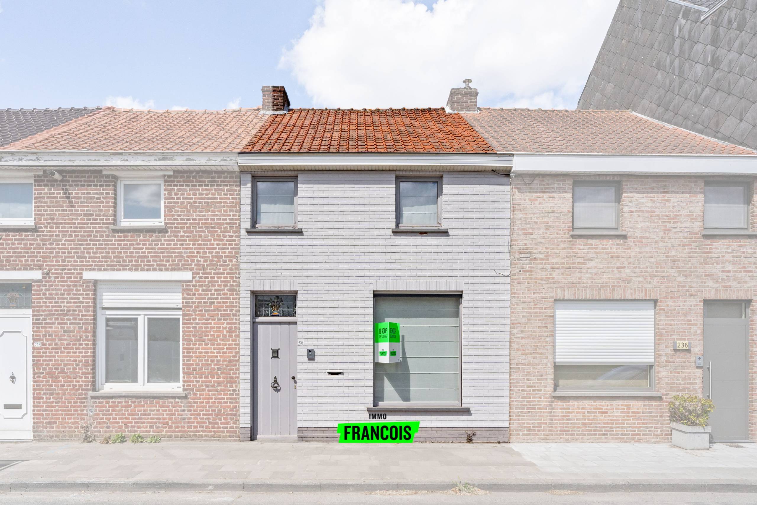 Te renoveren rijwoning in Poperinge - foto 1