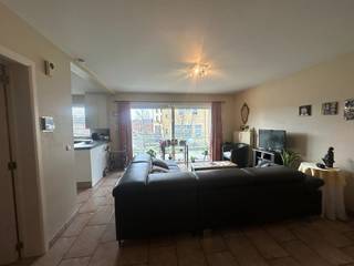 Ruim 2 slaapkamerappartement, pal in het centrum van Langemark.Het appartement is gelegen op de eerste verdieping in een gebouw met lift.Het...