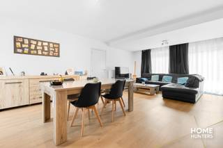 Cet appartement neuf et spacieux, construit en 2020, offre un espace et un confort incomparables.Avec pas moins de deux grandes chambres et deux...