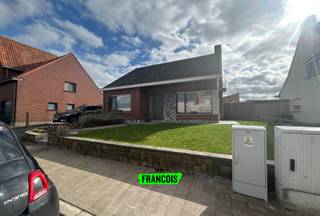 In Handzame (deelgemeente van Kortemark), vestigt deze prachtige ruime woning. Het pand omvat op het gelijkvloerse een royale inkomhal met...