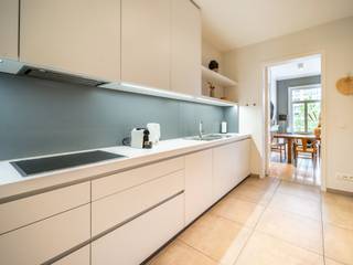 Gelegen op de prestigieuze Waterloolaan, vlakbij de Louizalaan en het Egmontpark, gemeubeld appartement met één slaapkamer met een bruto...