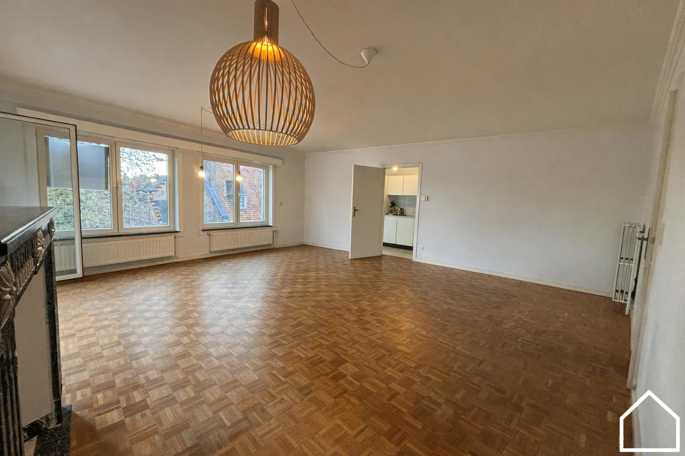 Centrum Ieper – Ruim en lichtrijk hoekappartement met terras - foto 4