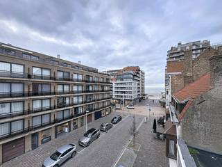 Cozy one bedroom apartment for rent with a sunny terrace. The apartment is located on the second floor of the residence... The apartment is very centrally located, near the Zeedijk, shops and restaurants.<br /><br />Layout:<br />- entrance hall (... m2)<br />- living room with open kitchen with (... m2)<br />- bathroom (... m2) with <br />- bedroom (... m2)<br />- terrace (... m2)<br /><br />Advantages:<br />- favorable EPC<br />- communal bicycle shed<br />- very central location near shops and the Zeedijk<br />- side sea view<br />- sunny terrace<br /><br />Are you interested in this property for rent in Nieuwpoort? Go to the website www.dewaele.com, click on the property you want to rent. Via the red button “request your visit”, we ask you to fill out a profile briefly. After that, we will contact you for a visit. There are no appointments by phone 