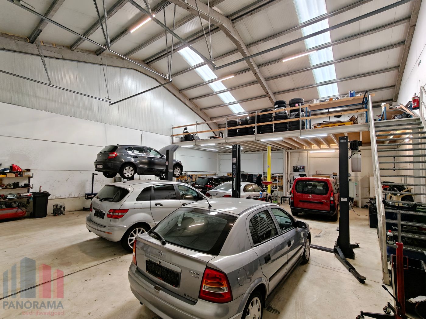 Dubbele loods van 190 m² met mezzanine en 2 privatieve parkeerplaatsen te koop - foto 5