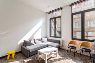 In een prachtige, statige herenwoning in hartje Antwerpen bieden we dit charmante en praktisch ingedeelde duplexappartement aan, gelegen op...