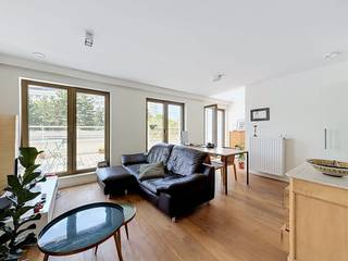 This apartment is located behind the impressive glass gate of project Dunant Gardens in Ghent. The one-bedroom apartment is equipped with all modern comforts and is located on the third floor.<br /><br />The open kitchen and bathroom with shower and sink enjoy, like the rest of the apartment, a high-end finish with quality materials. <br /><br />The apartment offers its resident (s) a high level of living comfort in an ideal location in Ghent. A smooth connection to public transport, access roads and the center of Ghent: this apartment was located in an absolute top location. <br /><br />Apartment layout:<br />entrance hall with guest toilet - living room - kitchen - storage room - spacious and sunny terrace - bedroom - bathroom - parking space<br /><br />The common costs are 50.00 euro/month.<br /><br />The furniture can be purchased from the current tenant.<br /><br />Availability date: 02/11/2022