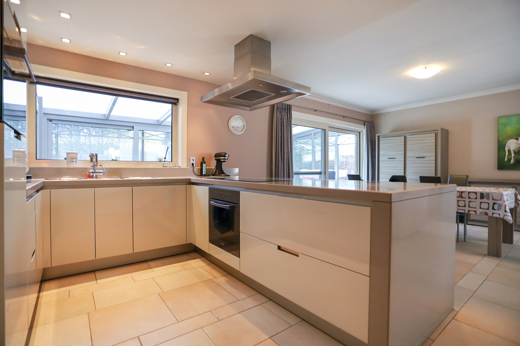 Ruime villa in een gegeerde woonwijk - foto 4