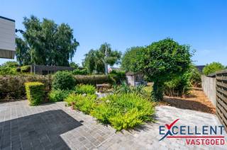 Maak kennis met deze charmante woning met mooie tuin en handelsruimte op een commerciële ligging te Wetteren (Massemen) met parking voor minstens...