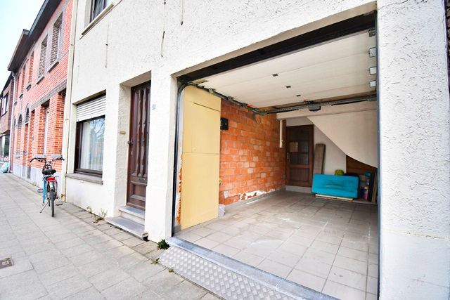 Ruime gesloten bebouwing met 3 slaapkamers en garage - foto 2