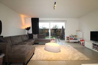 Energiezuinige nieuwbouwwoning te huur gelegen langs het Groene-Herdersgoed te Roeselare.Deze woning beschikt over alle nodige hedendaagse comfort en...