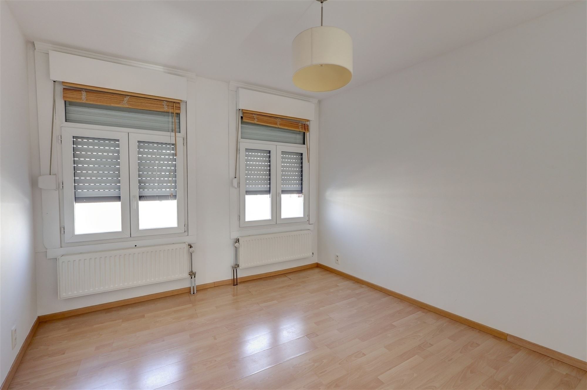 Moderne gezinswoning met twee slaapkamers en tuin - foto 5