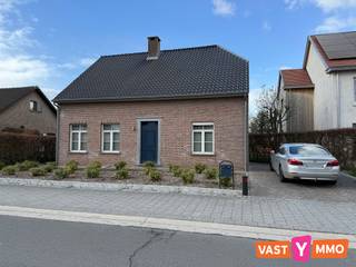 Deze instapklare vrijstaande woning is rustig gelegen in het groene en landelijke Overbroek (Brecht), met scholen en winkels op korte...