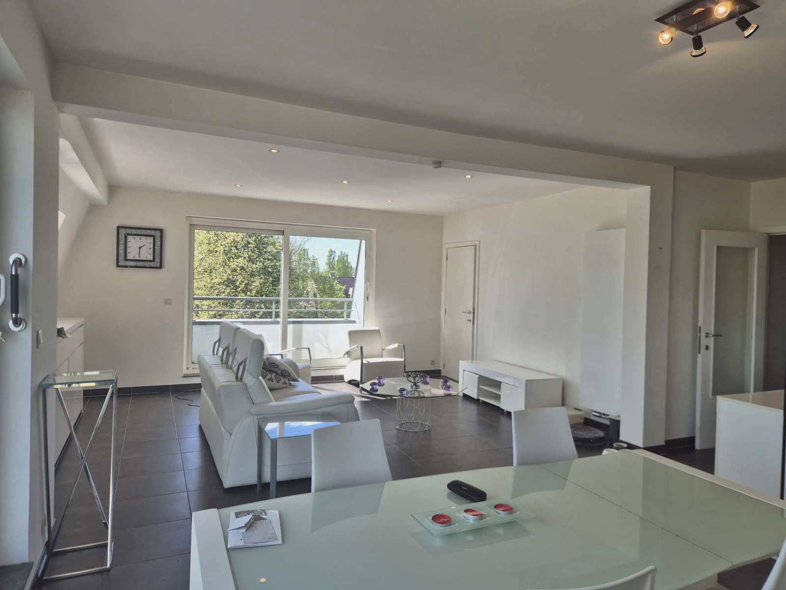 Prachtig dakappartement met 2 slaapkamers en garage - foto 3