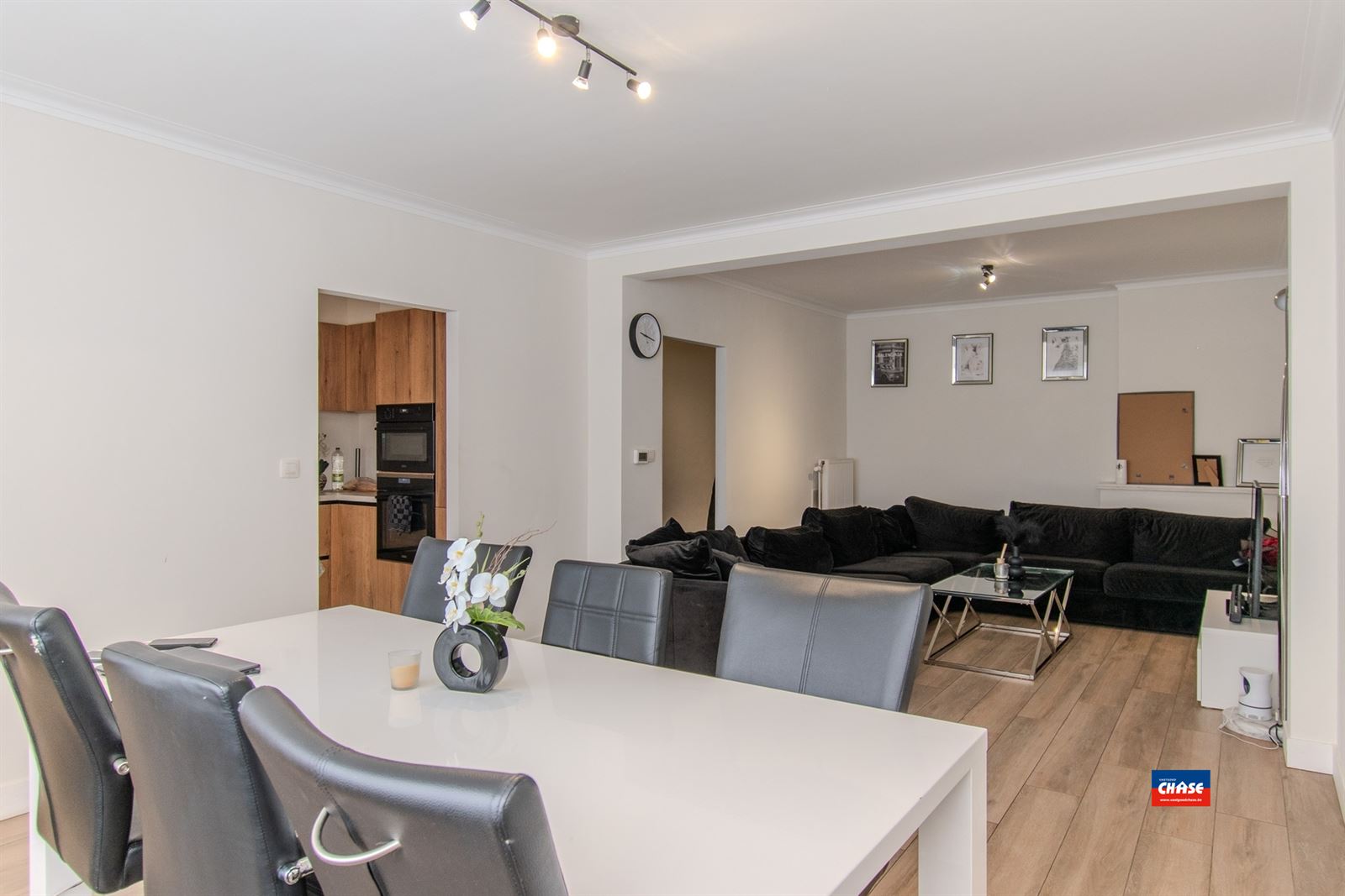 Knap gerenovereerd appartement met 2 slaapkamers en garagebox - foto 4