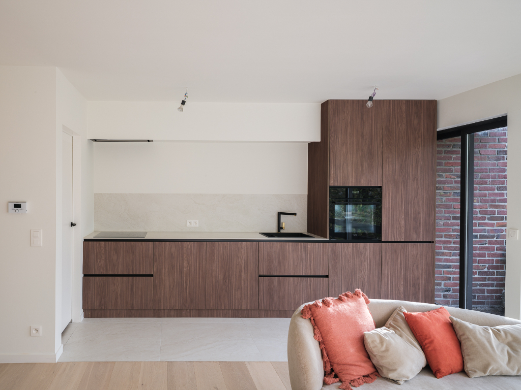 Coupure Rechts – Lichtrijk gerenoveerd éénslaapkamerappartement met terras en zicht op het water - foto 5