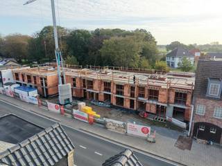 De appartementen zijn gelegen aan het kruispunt Achterbroek (Kalmthout), op wandel- en fietsafstand van het centrum, openbaar vervoer, meerdere scholen, parken en winkelmogelijkheden. <br /><br />Het appartement bestaat uit:<br />- 3 slaapkamers<br />- 1 badkamer<br />- Leefruimte met open keuken<br />- Privatieve tuin, volledig omheind<br />- Autostaanplaats in ondergrondse garage (verplicht bij aan te kopen)<br />- Privatieve ondergrondse berging (verplicht bij aan te kopen)<br /><br />De afwerking kan u zelf nog mee kiezen.<br />Mogelijkheid tot aankoop van een extra ondergrondse autostaanplaats.<br /><br />Alle gebruikte materialen en toegepaste systemen zijn van eerste kwaliteit en waar mogelijk onderhoudsvrij. <br />